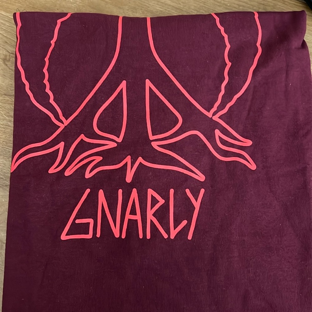 NIP Gnarly T shirt Crewneck Cotton Shirt Maroon Size LARGE UNISEX - Picture 3 of 4